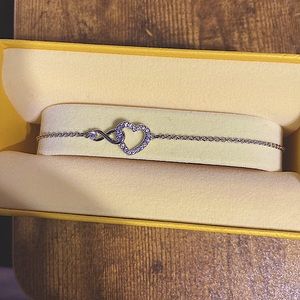 A woman’s bracelet, with a heart and an infinity sign.
